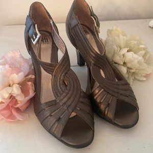 New Sofft Shoes Gabriella Bronze Leather Heels Size 8W